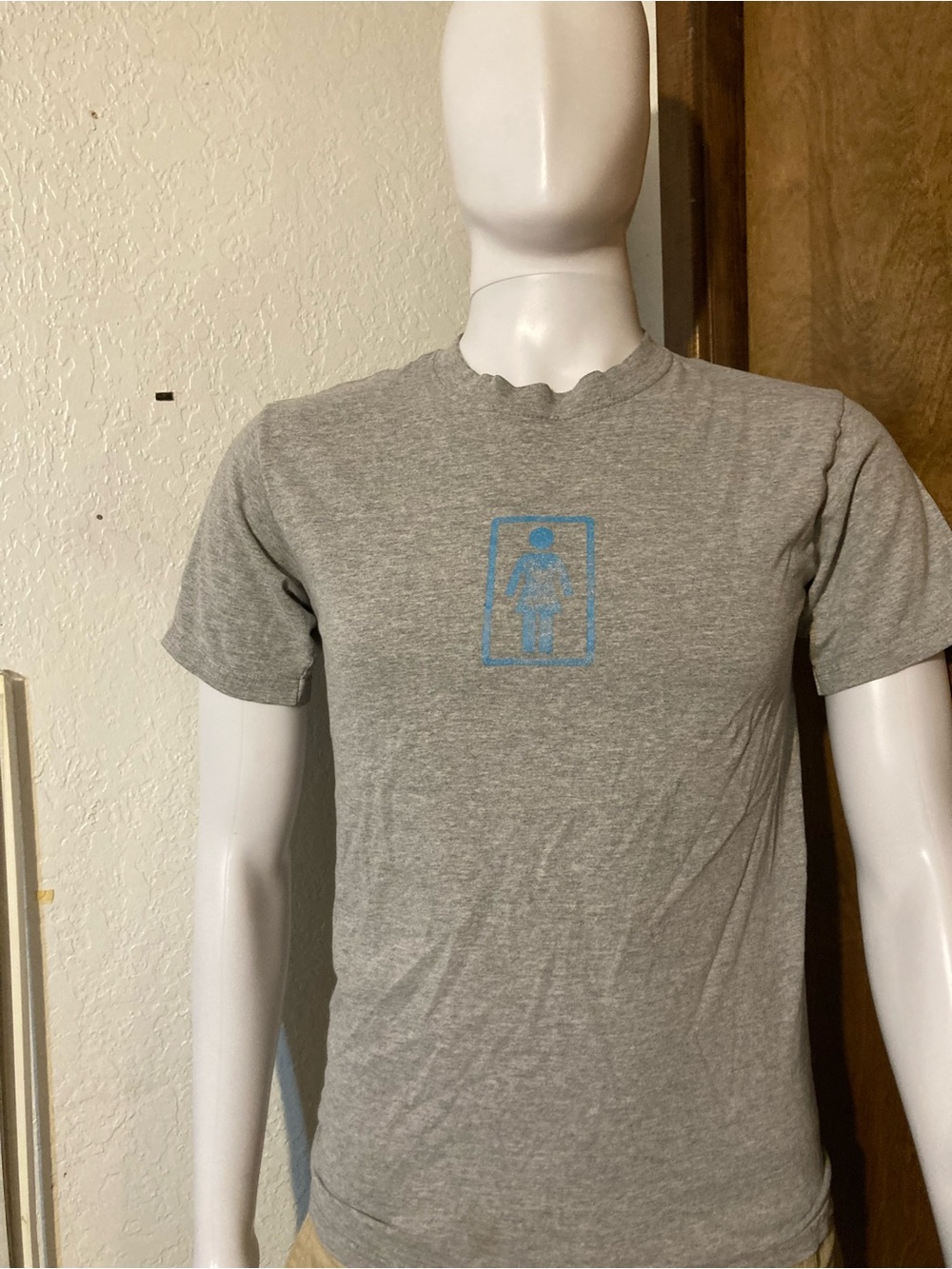 Classic Gray Short-Sleeve Crewneck Tee with Blue Chest Graphic